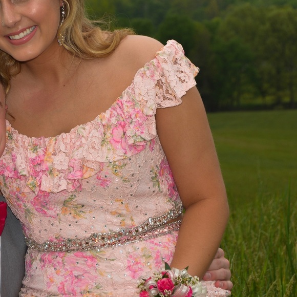 Prom Dress!! - Picture 3 of 8